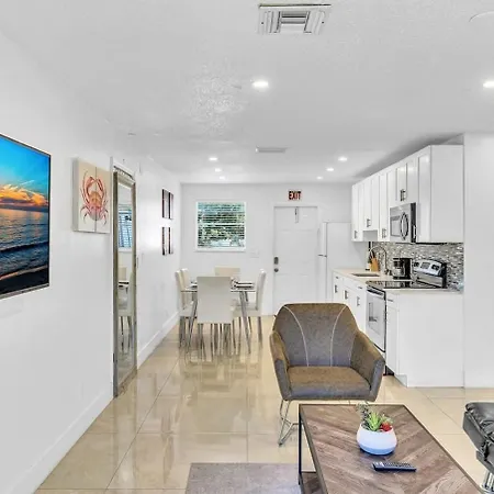 New 2 Bedroom Close To Hollywood Beach And Casino